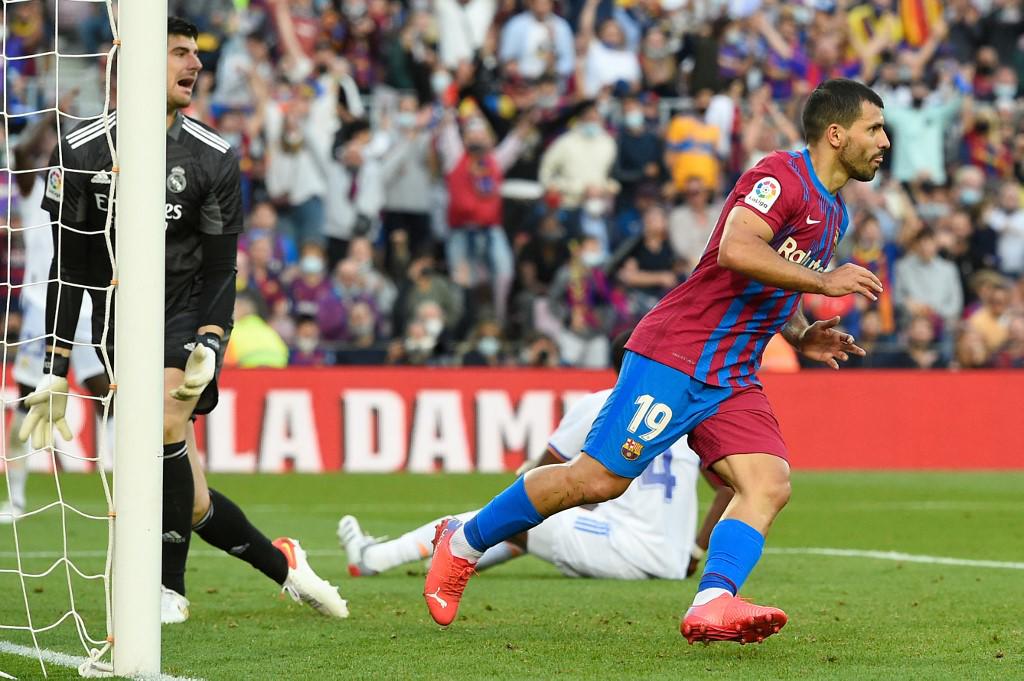 Sergio Agüero marcó su primer gol con la camiseta del FC Barcelona.