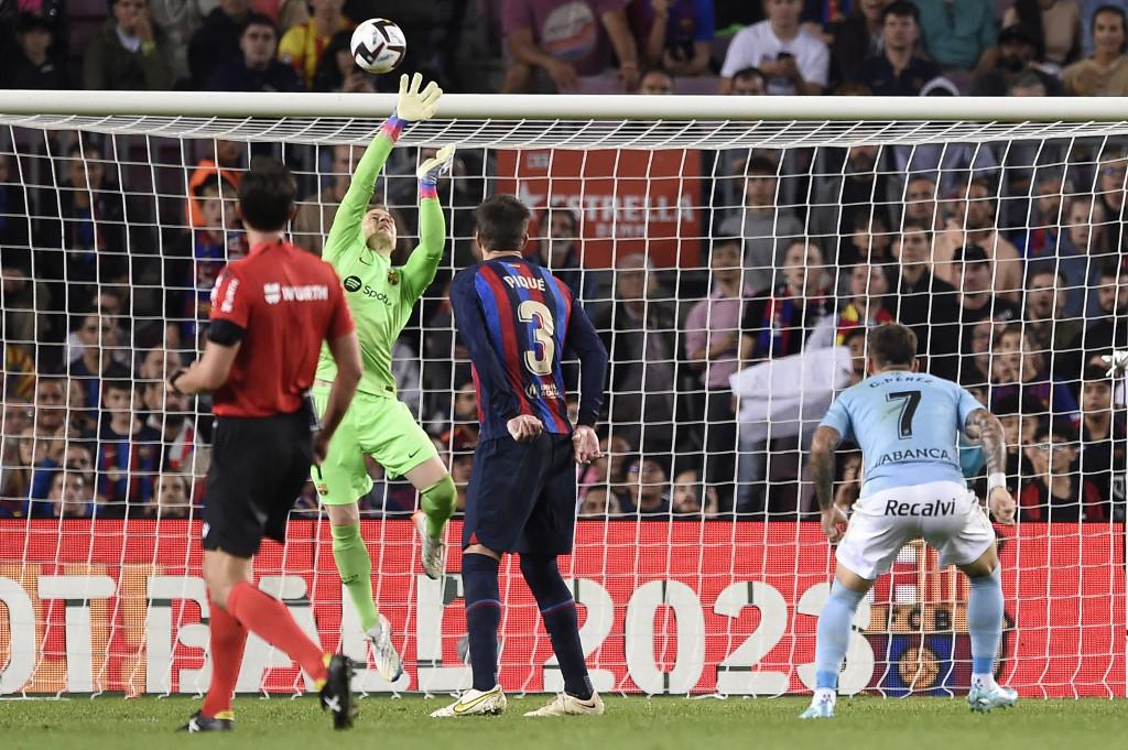 Ter Stegen salvó al Barcelona ante un Celta de Vigo que no mereció perder.