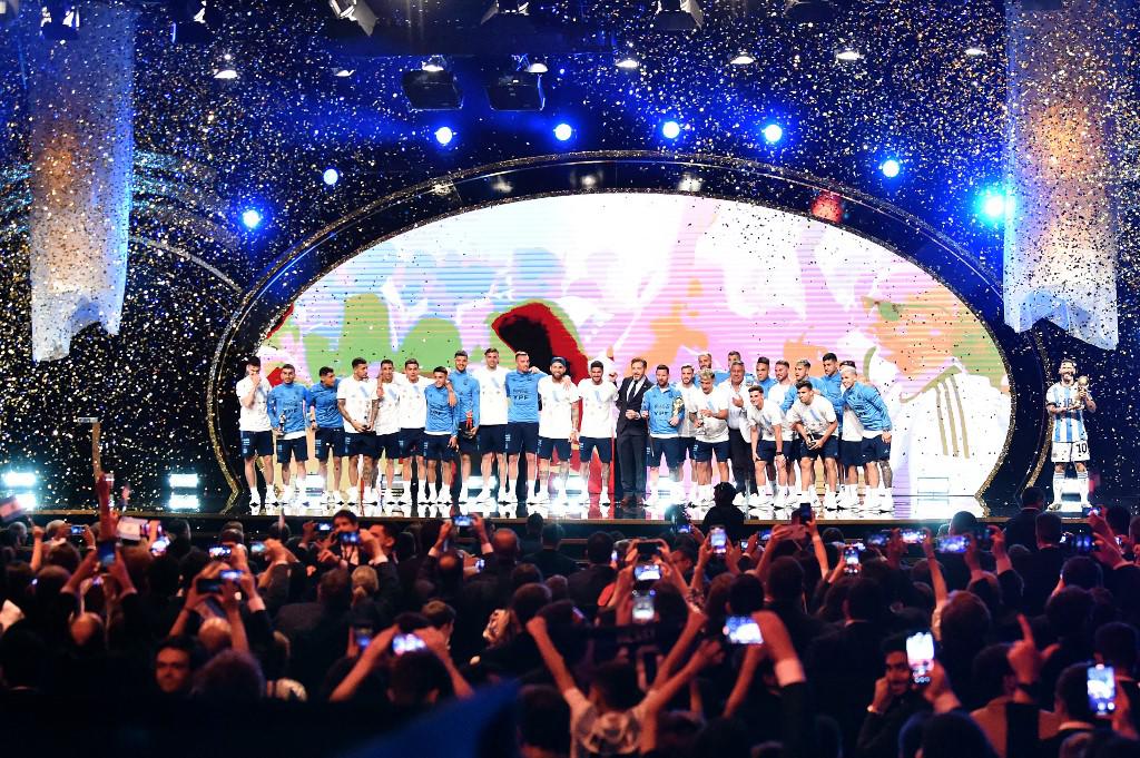 La selección argentina recibió un emotivo homenaje en la sede de Conmebol