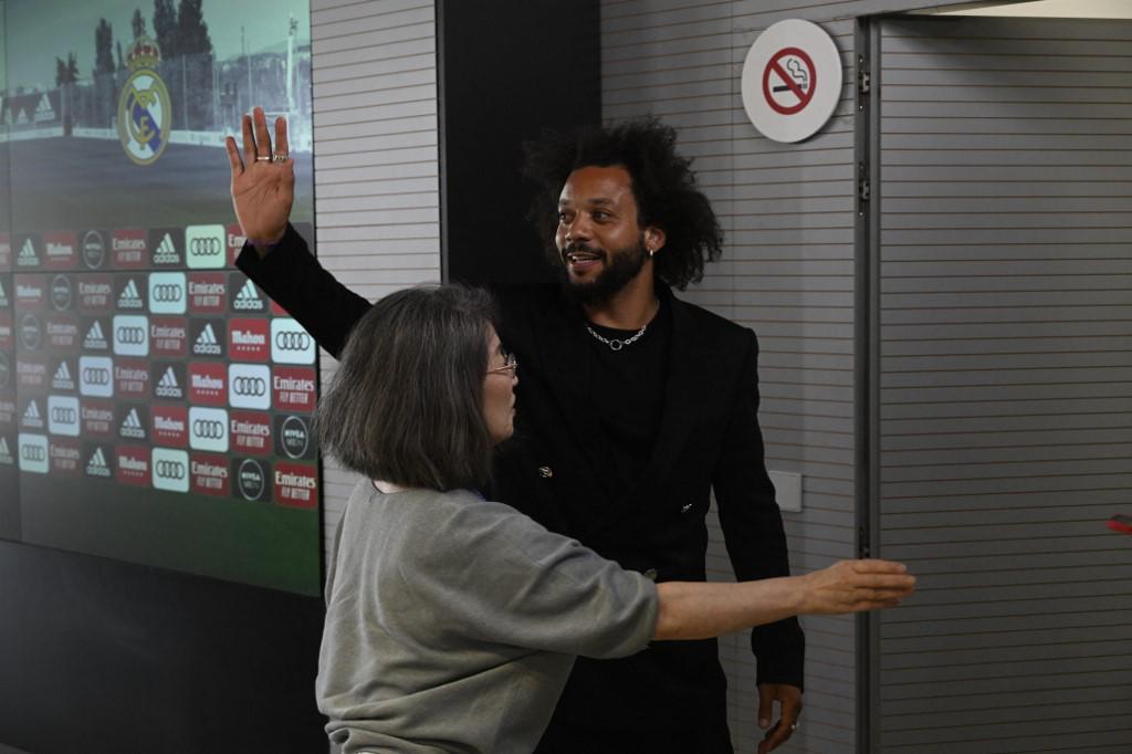 Marcelo en el momento que se despedía tras finalizar la rueda de prensa.