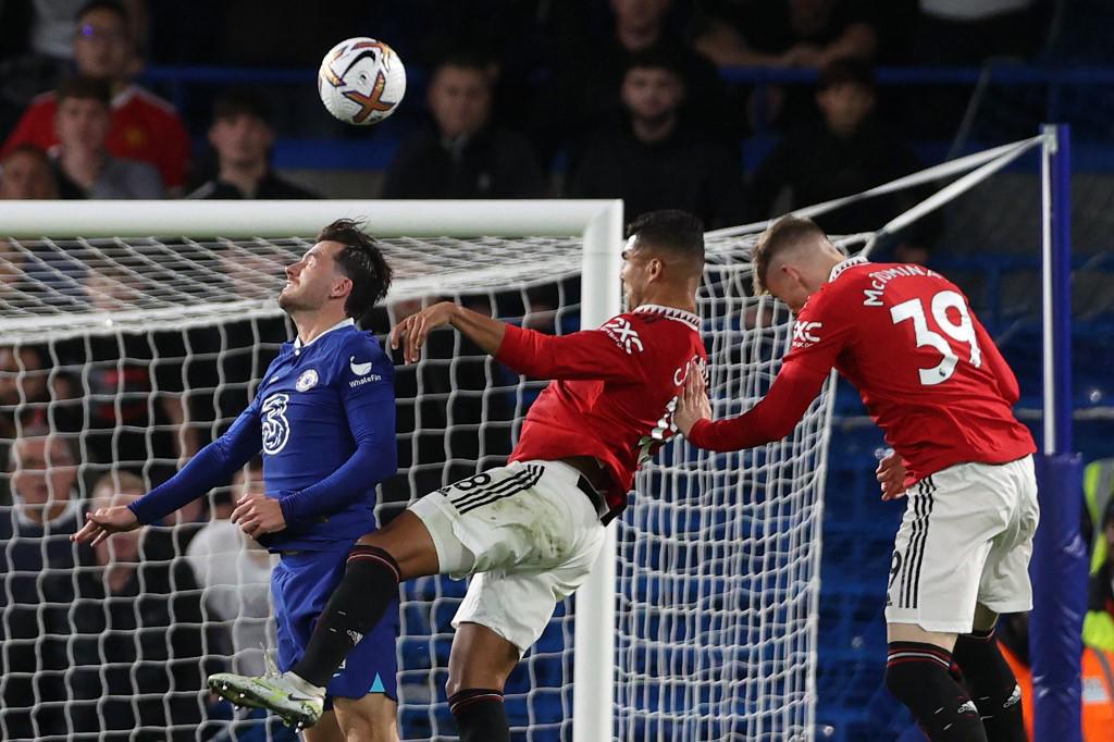 Momento del cabezazo de Casemiro que se fue al fondo de las redes.