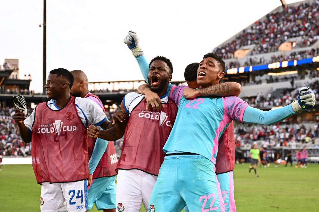 El portero Mosquera fue figura al detener dos lanzamientos en la tanda de penales.