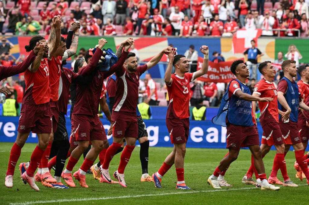 Los seleccionados de Suiza celebraron el triunfo en su debut en la Euro 2024.