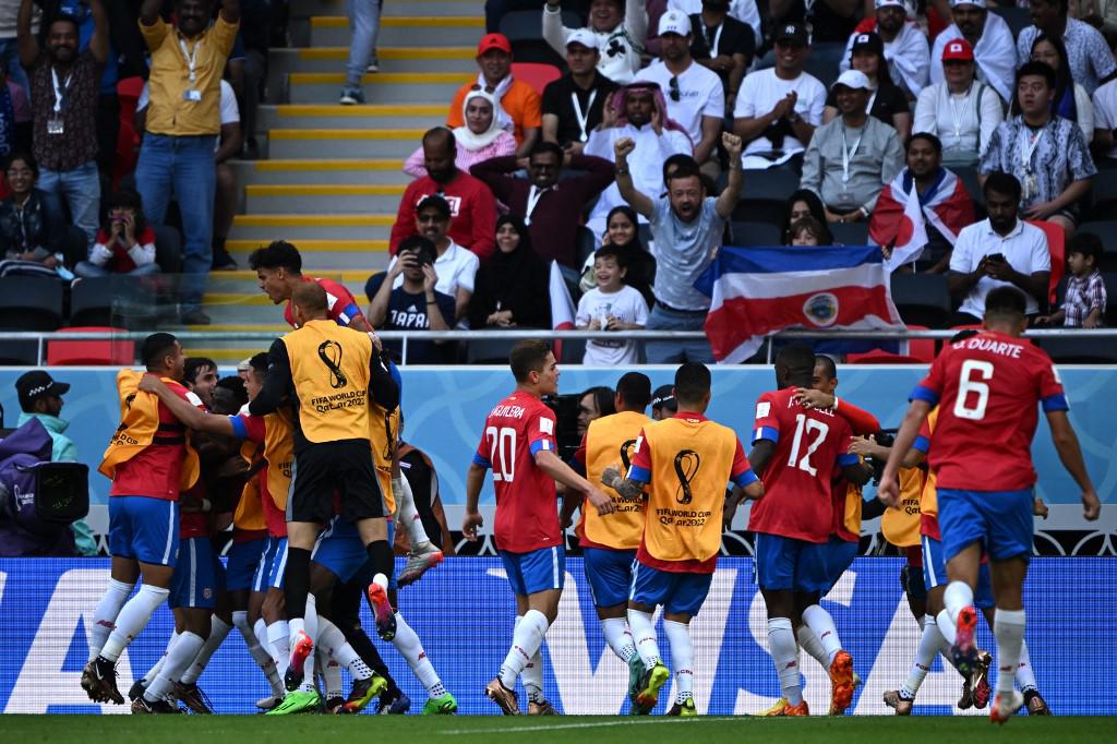 ¡Costa Rica vence a Japón y sigue con vida en el Mundial!