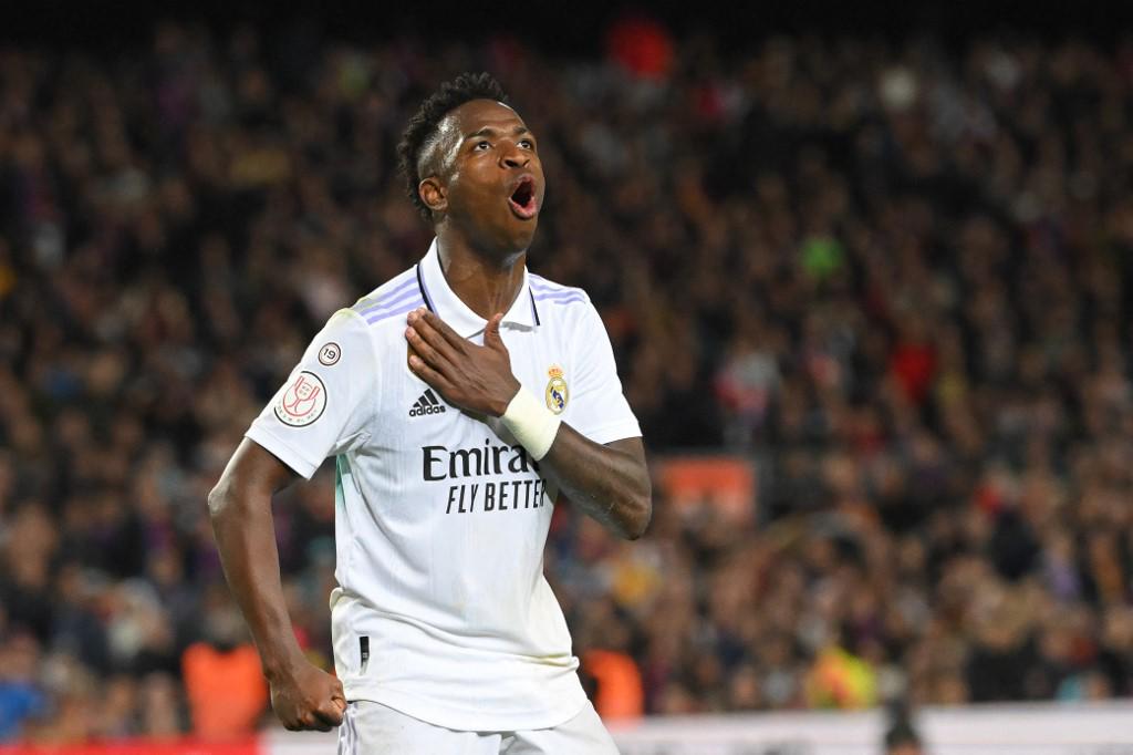 Vinicius celebrando el gol que abrió el marcador en el clásico.