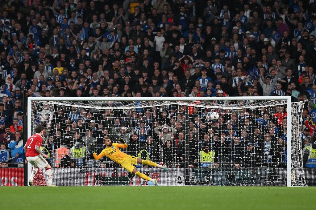 Victor Lindelof marcó el penal de la clasificación a la final de la FA Cup.