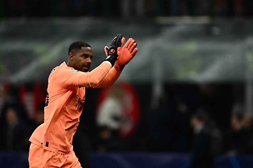 El portero Mike Maignan fue figura bajo los tres palos del AC Milan.