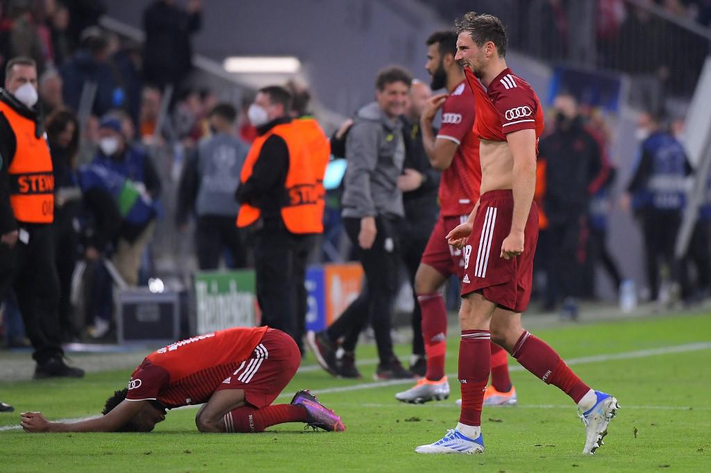 La plantilla del Bayern Múnich salió cabizbaja tras la eliminación. Foto AFP.
