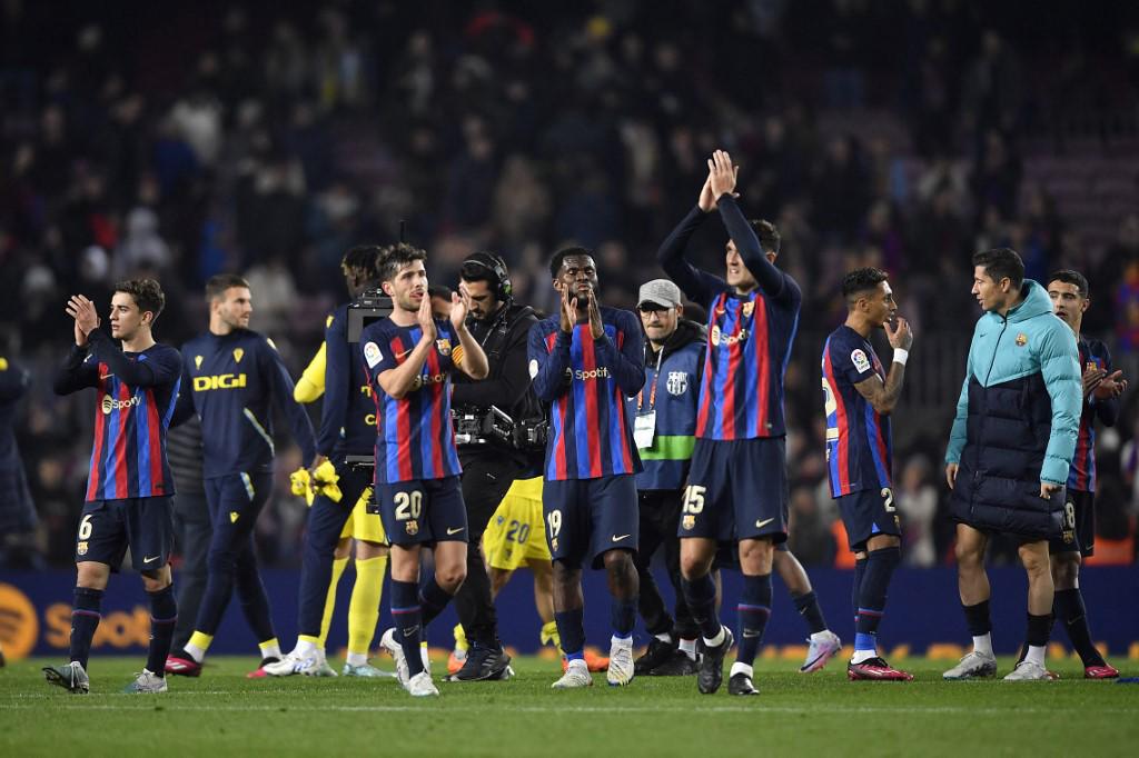El festejo de los jugadores del Barcelona tras vencer al Cádiz.