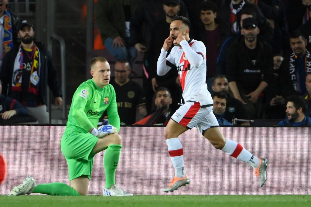Álvaro García celebrando el gol que le dio el triunfo al Rayo Vallecano en el propio Camp Nou.