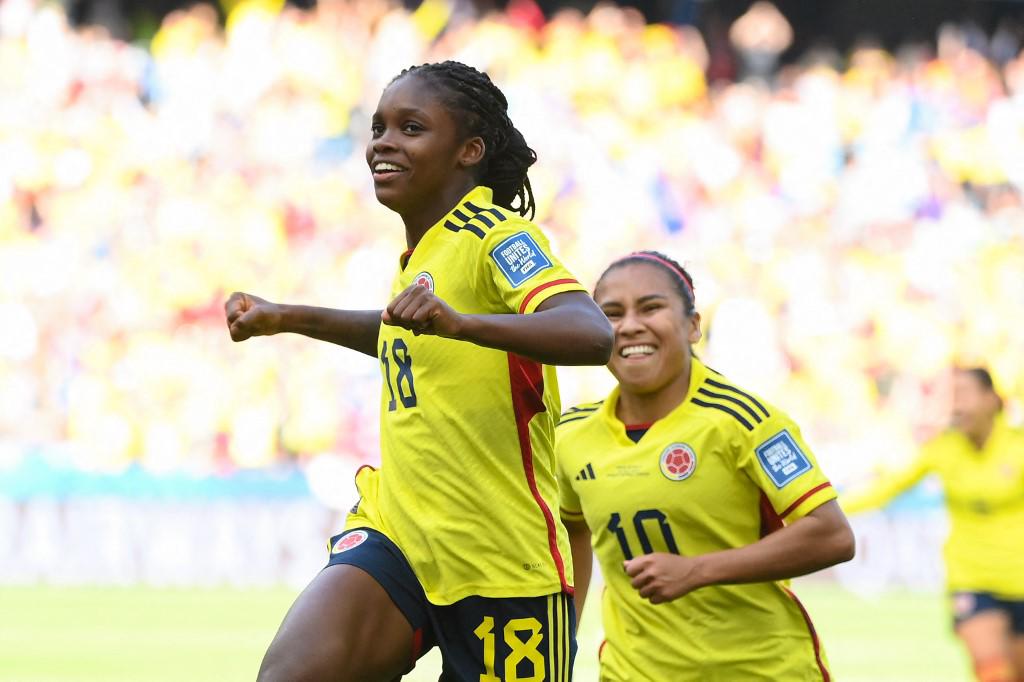 Linda Caicedo celebrando su gol.