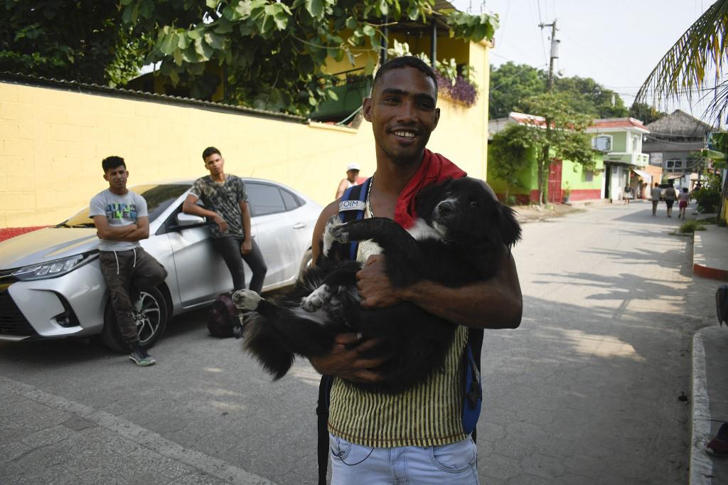 A pie, en balsa y con un perro, salió de Venezuela, pasó por Honduras, para llegar a Estados Unidos