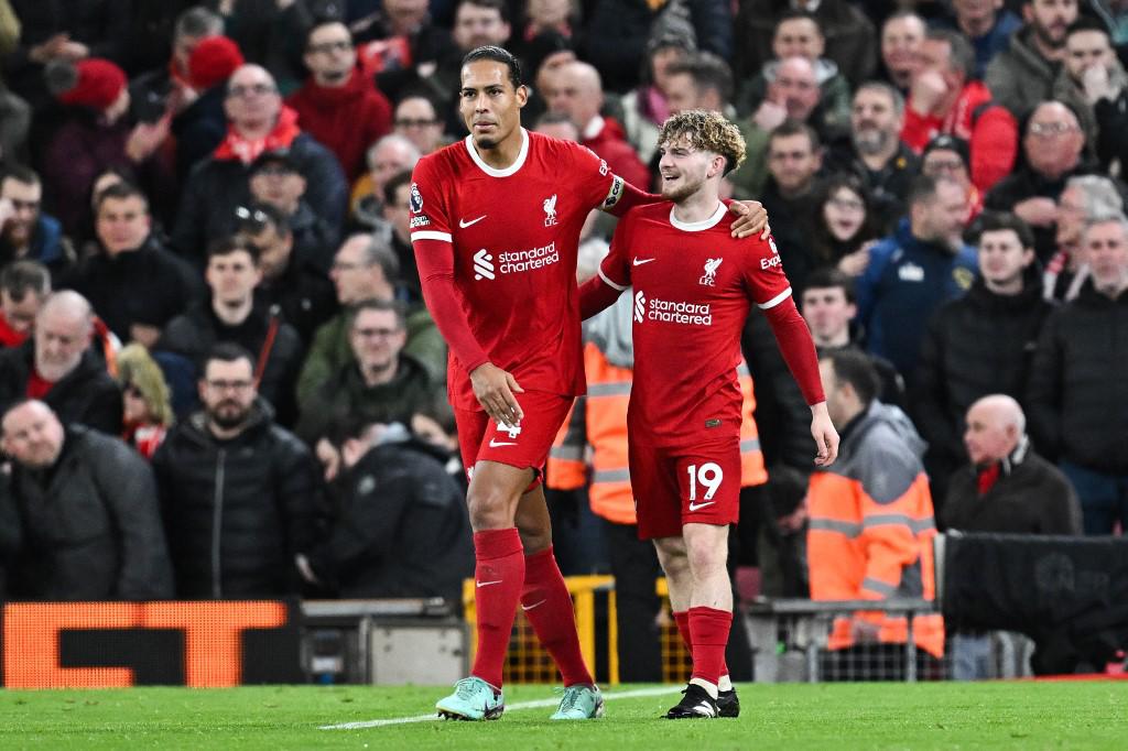 Liverpool golea y aumenta su ventaja ante Manchester City