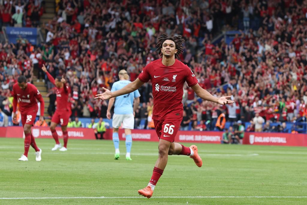 Trent Alexander-Arnold y su festejo tras marcar el primer gol en la final de la Supercopa de Inglaterra.