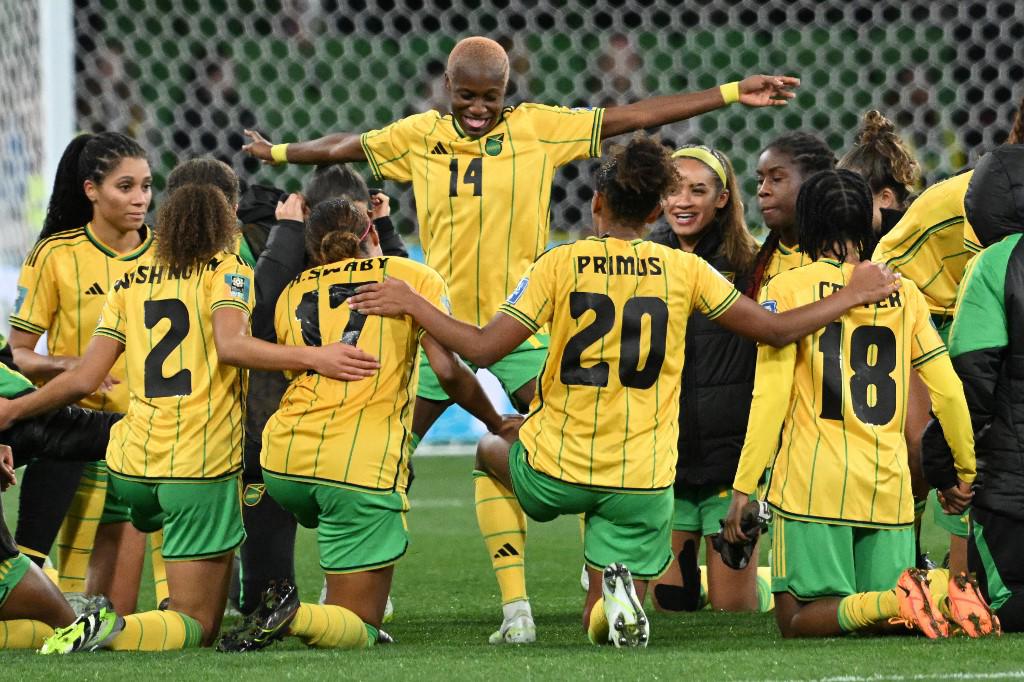 Las chicas de Jamaica celebraron por todo lo alto el pase a octavos tras dejar eliminada a la favorita Brasil.