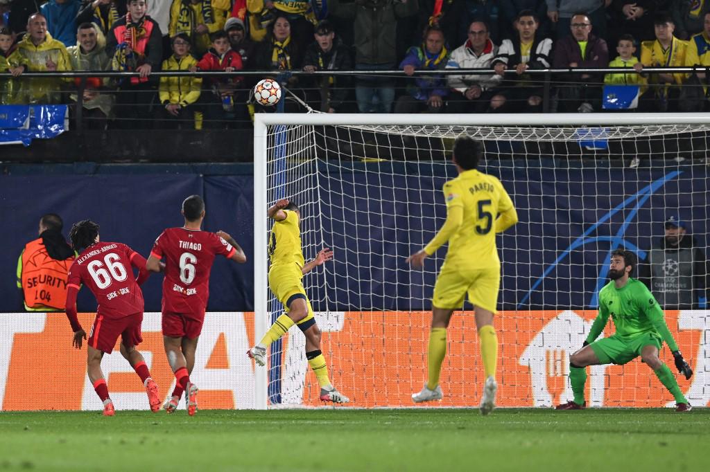 El centrocampista francés Francis Coquelin y su cabezazo que se fue al fondo de las redes. Era el 2-0 parcial del Villarreal en el primer tiempo.