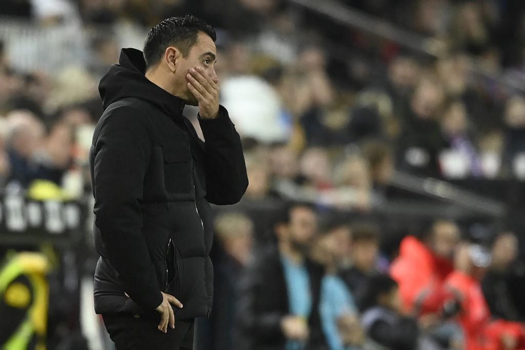 Xavi Hernández es señalado por el mal accionar que está mostrando Barcelona. En Mestalla ante Valencia fue captado triste y preocupado.
