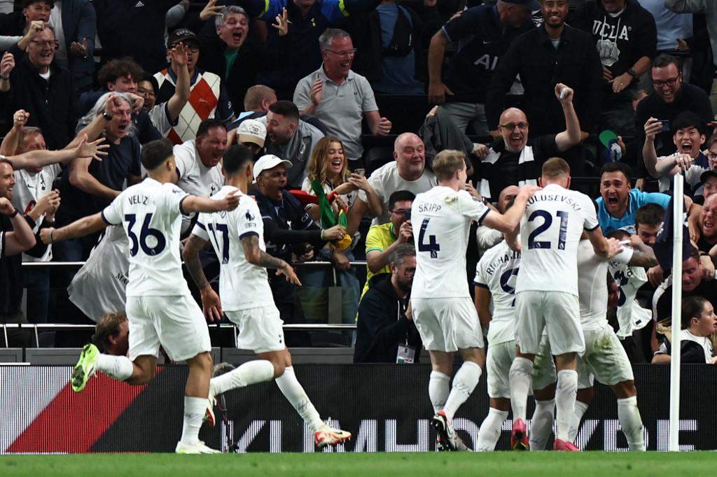 Tottenham sacó un triunfo in extremis.