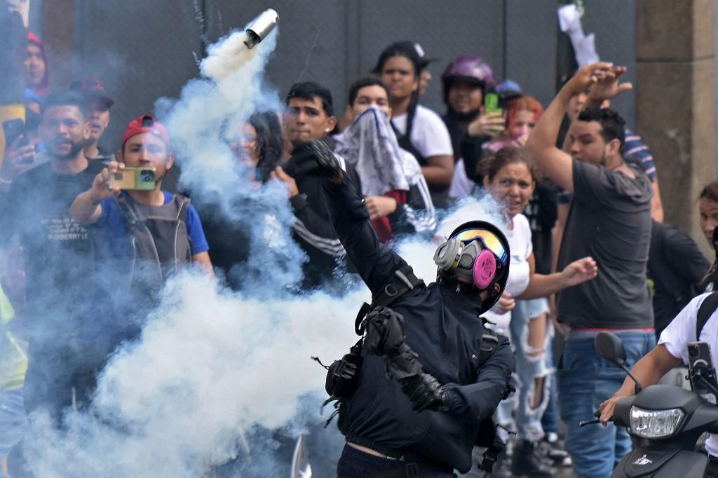 “Fue un robo”: protestas y cacerolas tras reelección de Nicolás Maduro