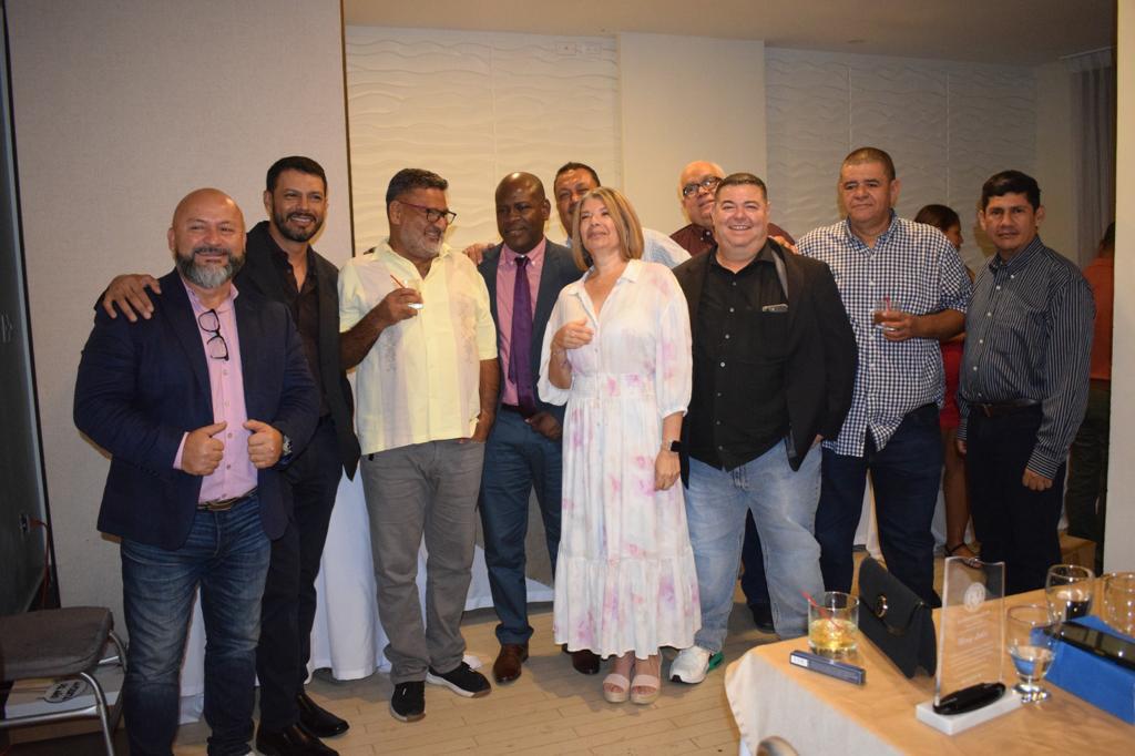 Estudiantes de la Promoción de 1989 del Instituto Sagrado Corazón de Jesús se reencuentran