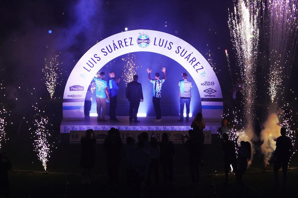 Espectacular fiesta se vivió en la presentación de Luis Suárez con el Gremio.