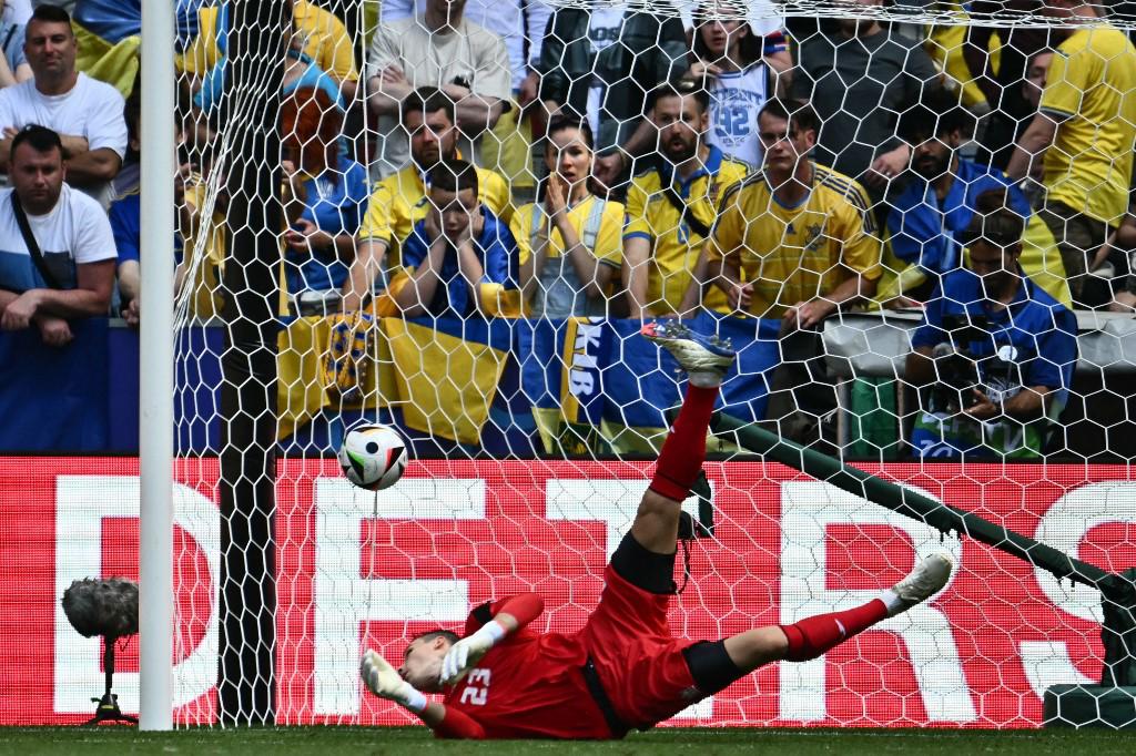 Eurocopa: Lunin reacciona tras horrores que provocaron derrota y hace petición