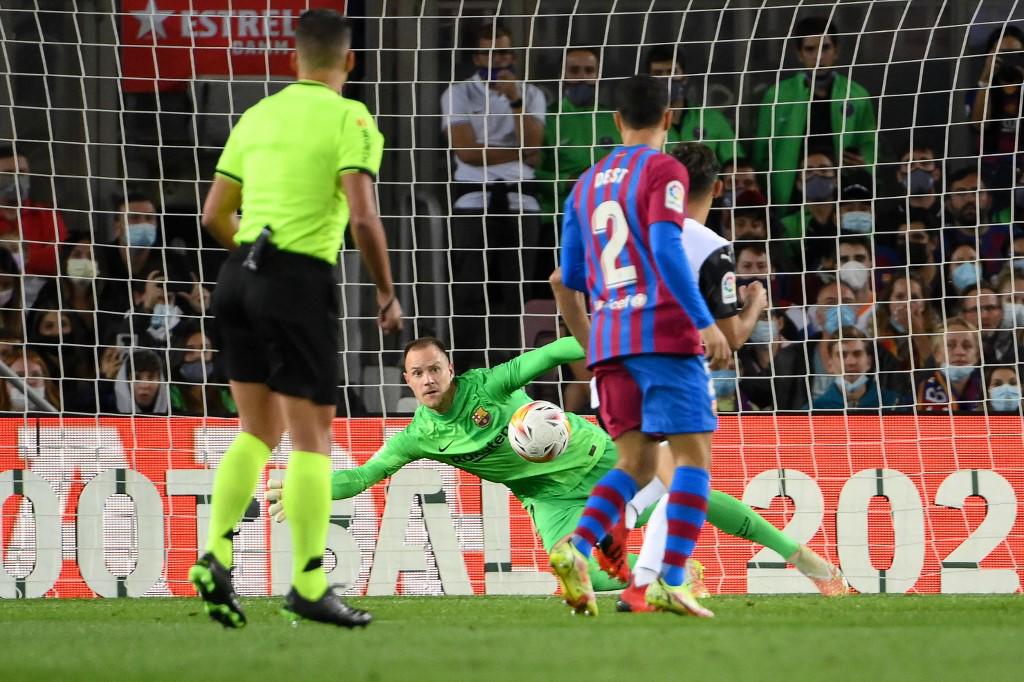 Ter Stegen se lanzó, pero no pudo evitar el zurdazo que se fue al fondo de las redes por parte del lateral José Gaya.