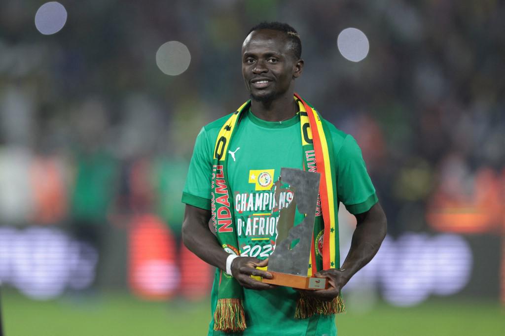 Sadio Mané conquistó el título de la Copa Africana de Naciones con Senegal. Messi se lo quiso llevar al Barcelona.