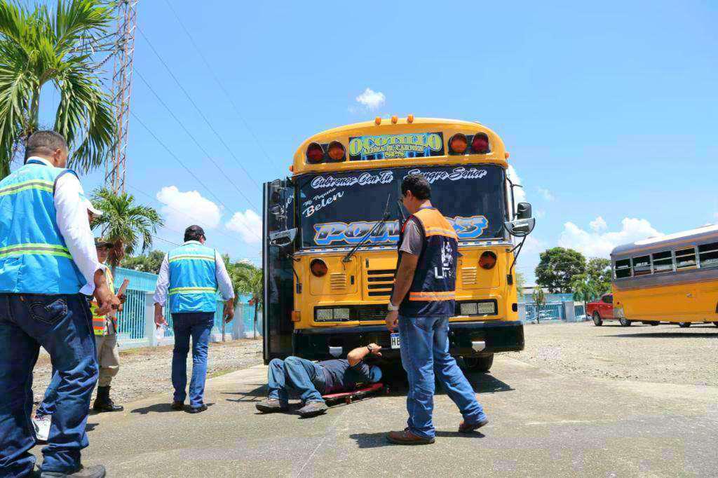 Comienzan las revisiones físico mecánicas de los buses que saldrán en el Feriado Morazánico