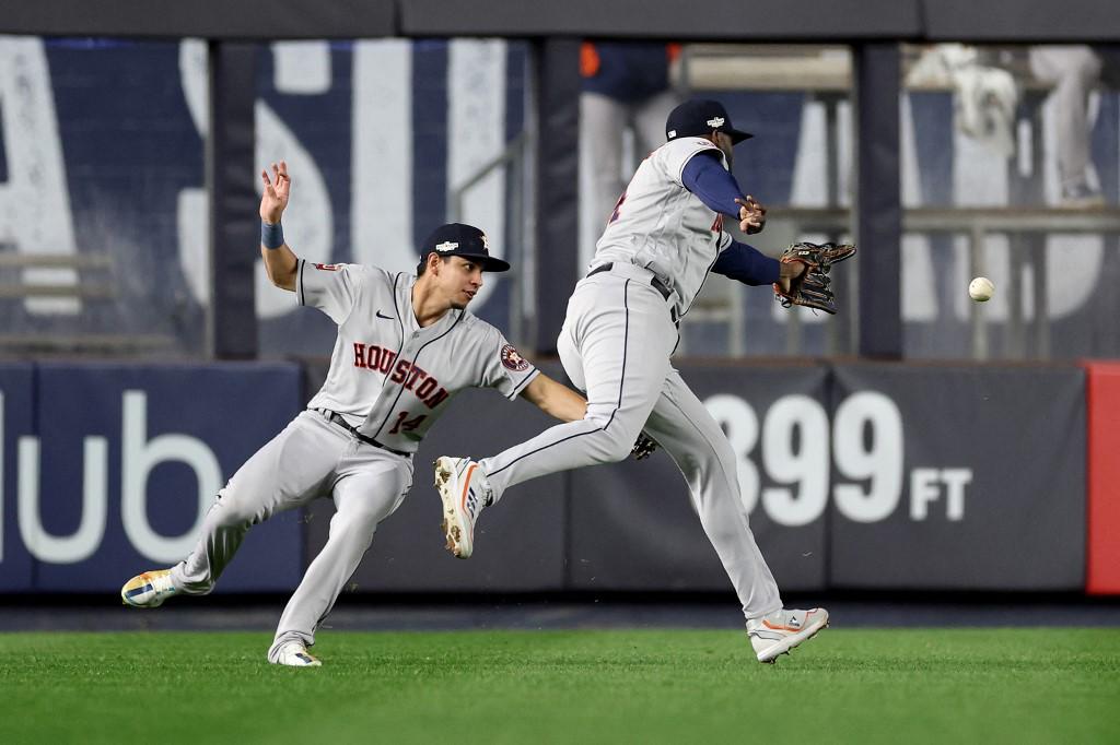 Mauricio Dubón ingresó en el último episodio del juego 3 ante Yankees.