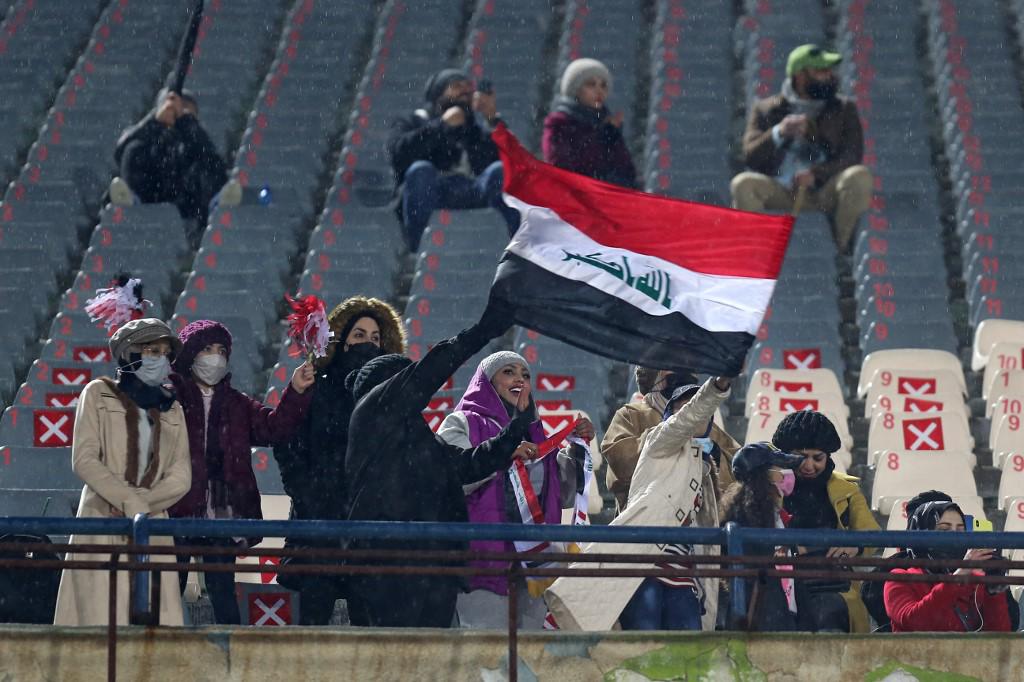 Mujeres de Irán regresaron a los estadios de fútbol tras dos años de no hacerlo.