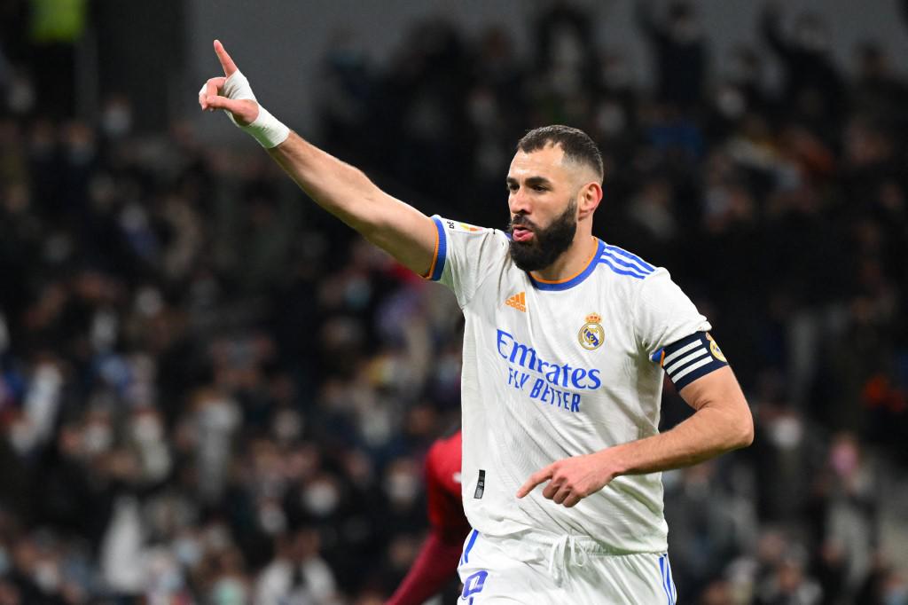 El francés Karim Benzema celebrando uno de sus dos goles ante Valencia.
