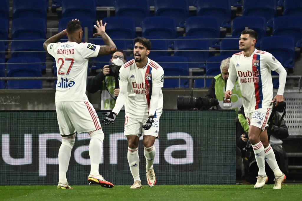 El brasileño Lucas Paquetá anotó el primer tanto del duelo entre Lyon vs PSG.