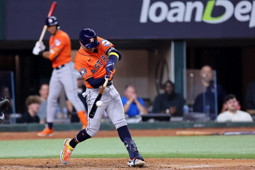 Mauricio Dubón se destapa con tres hits y Astros vuelve a la vida