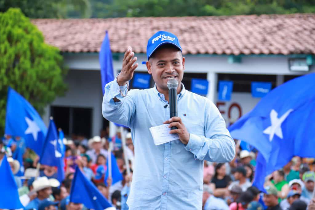 Tito Asfura promete un sistema de agua potable para Copán Ruinas