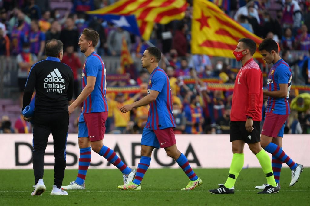La plantilla del FC Barcelona salió decepcionada tras la caída.