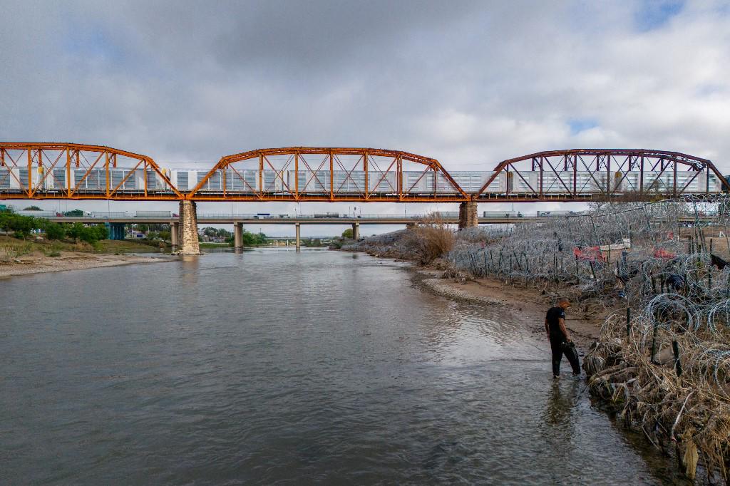 Horas después de que la Corte Suprema de Estados Unidos autorizara el Proyecto de Ley Senatorial 4, un tribunal federal de apelaciones detuvo la decisión basándose en una orden judicial anterior.