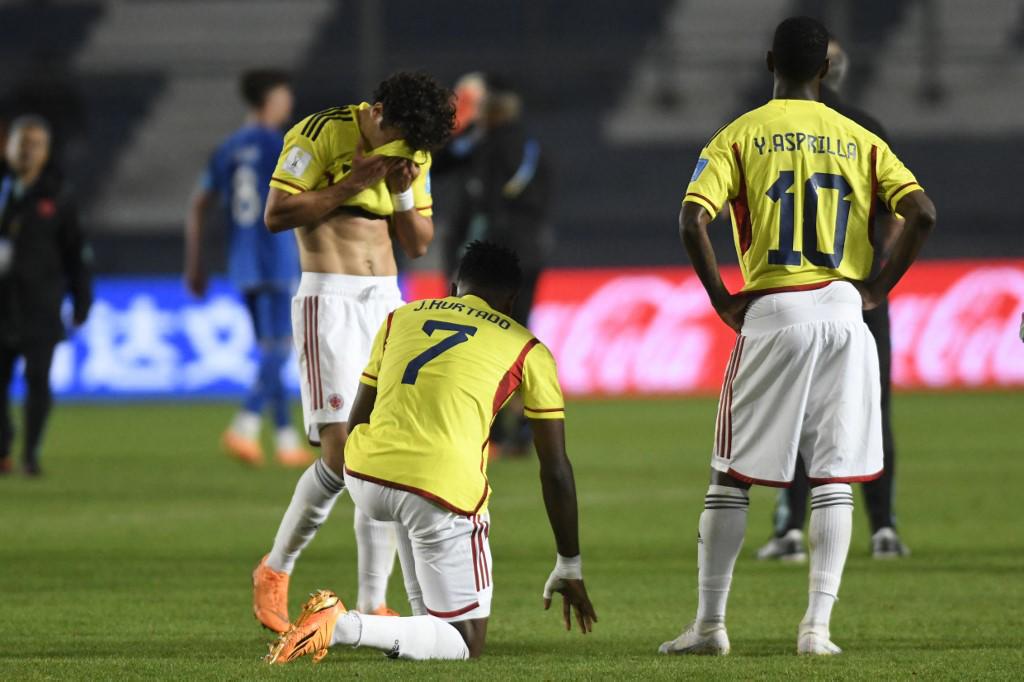 Los jugadores de Colombia terminaron decepcionados tras la eliminación.