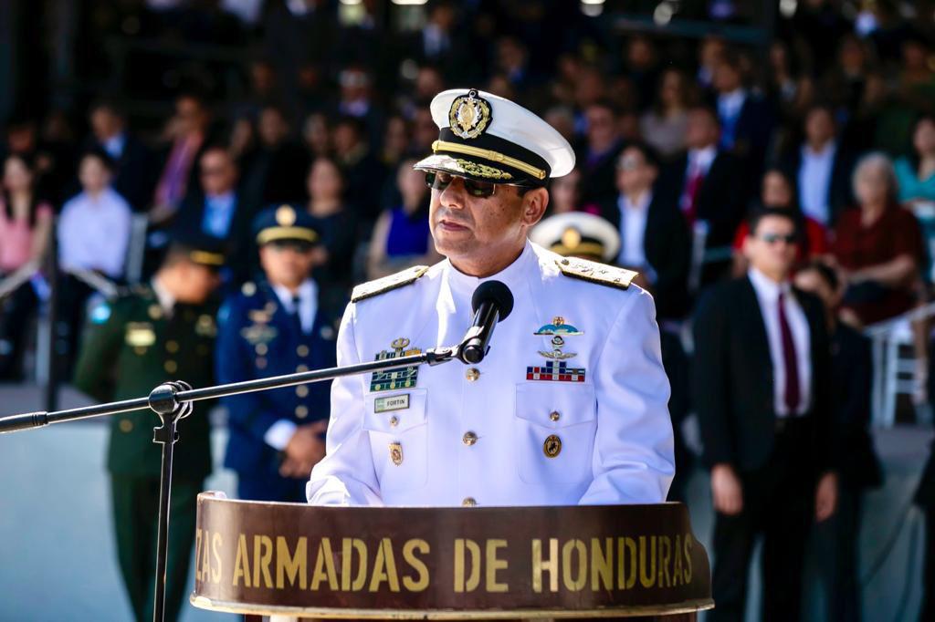 Juramentan al exjefe de las FFAA como viceministro de Defensa