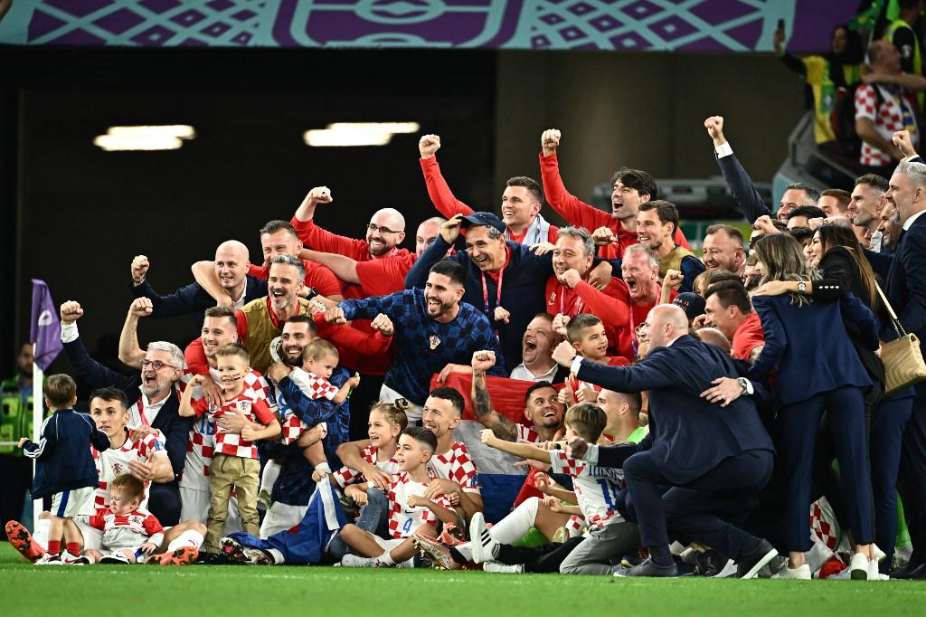 La plantilla de Croacia celebrando a lo grande el pase a semifinales del Mundial de Qatar 2022.
