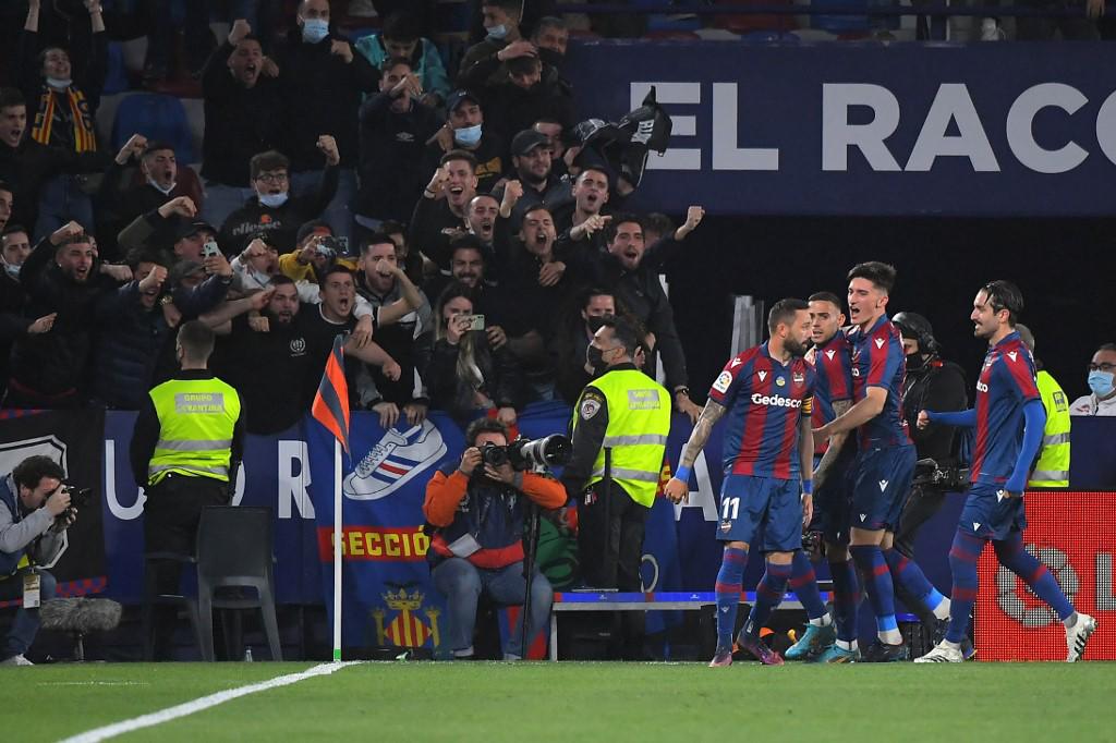 José Luis Morales celebrando lo que era el primer gol del partido. Foto AFP.