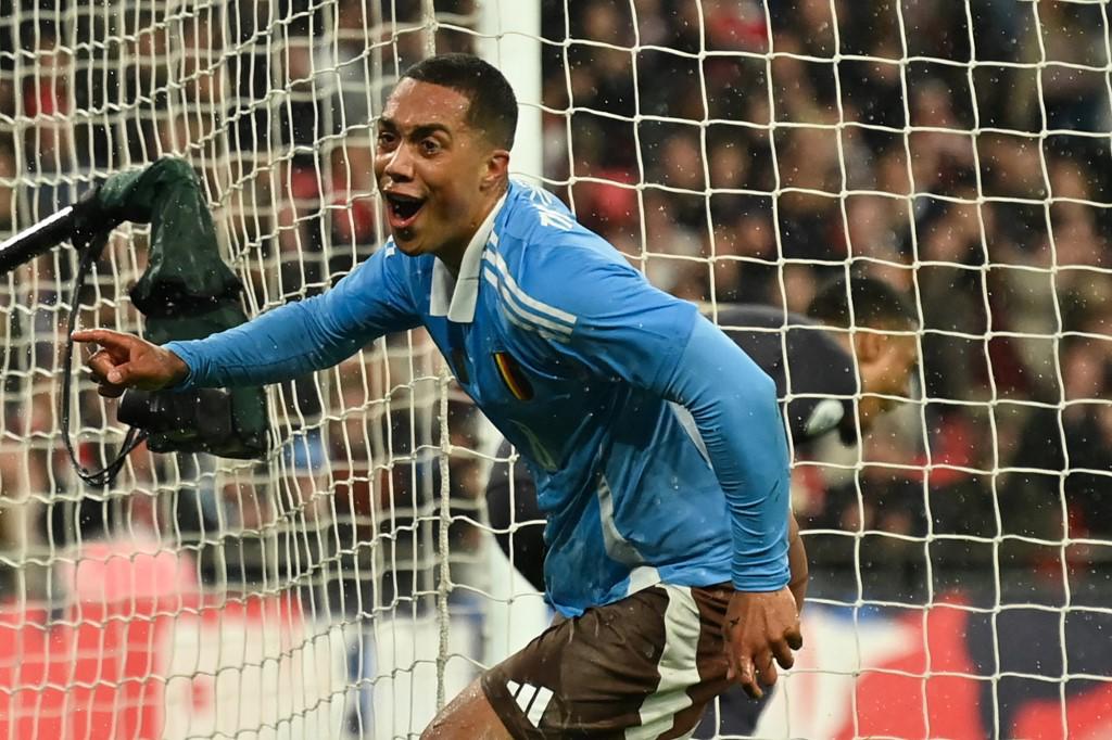 Youri Tielemans fue figura de Bélgica al marcar un doblete en el amistoso ante Inglaterra.