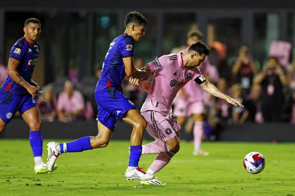 ¡Messi debuta con golazo y le da triunfo in extremis al Inter Miami!