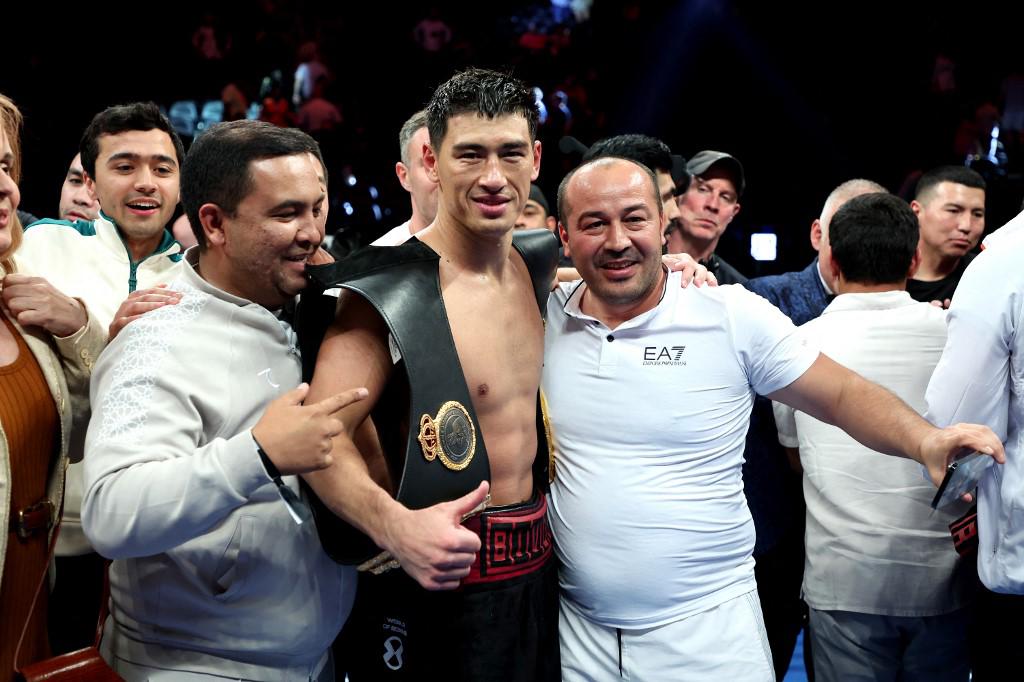 Dmitry Bivol conservó el título semicompleto.