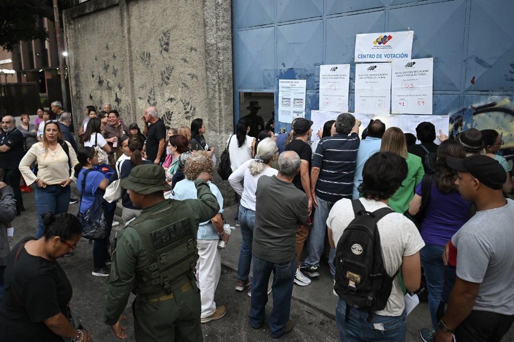 Elecciones en Venezuela 2024: Venezolanos hacen largas filas para votar