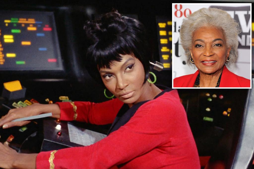 La interpretación de Nichols en el papel de la teniente Uhura en “Star Trek” contribuyó a romper las barreras raciales de la televisión.