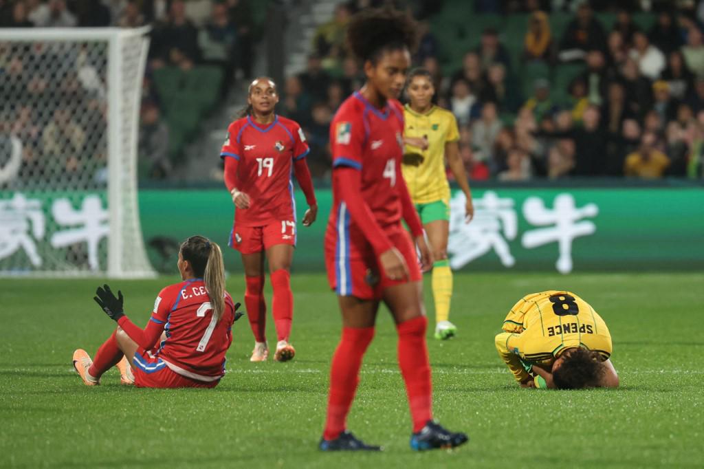 Las chicas de Panamá lamentaron la caída que les provocó la eliminación.