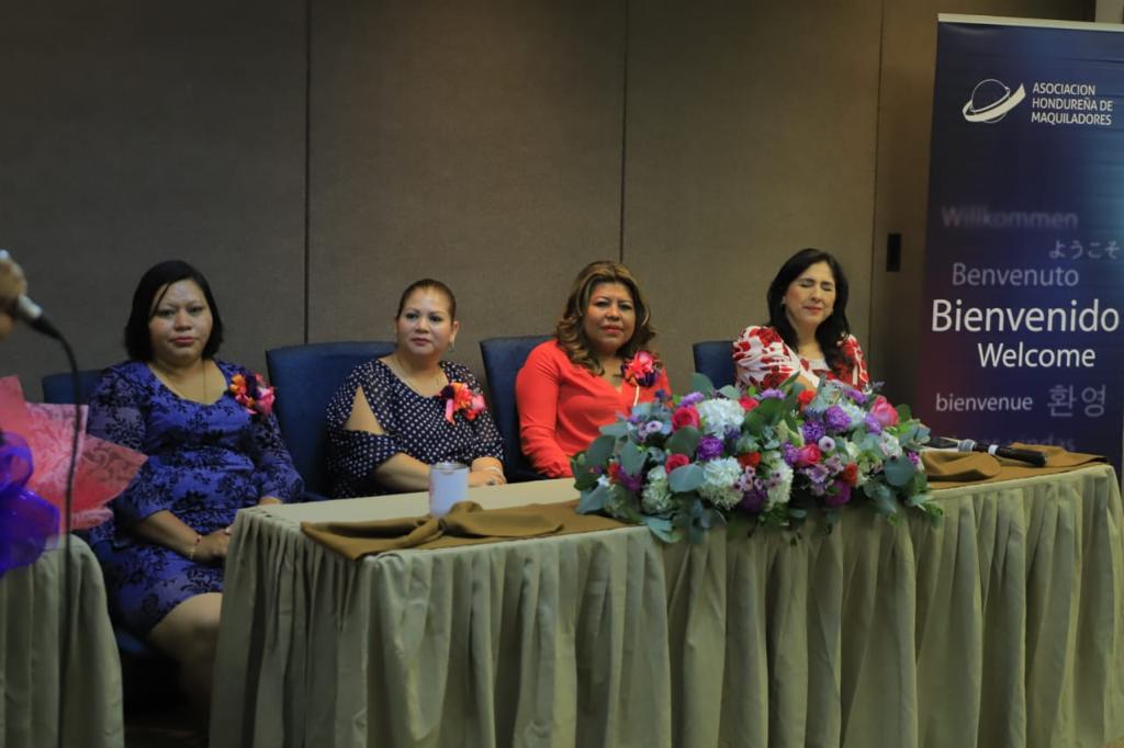 El primer, segundo y tercer lugar de las madres de la maquila.