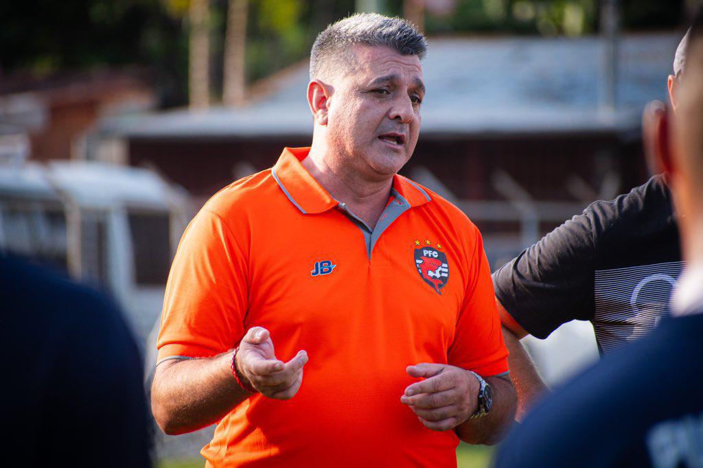 Diego Vázquez en la cuerda floja con el Puntarenas de Costa Rica