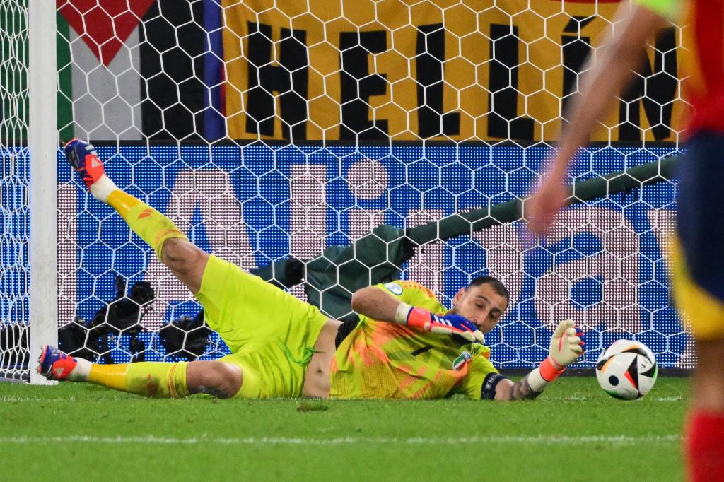 Donnarumma evitó que Italia fuera goleada por España.